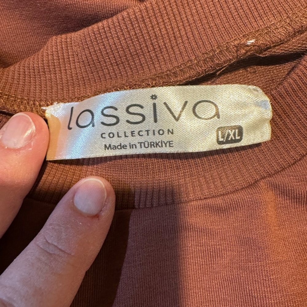 Elegant Brown Women's Sweatshirt - Picture 6 of 7